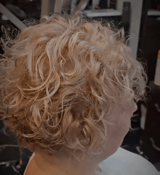 Stylowa zmiana długości włosów – zobacz&nbsp;metamorfozę