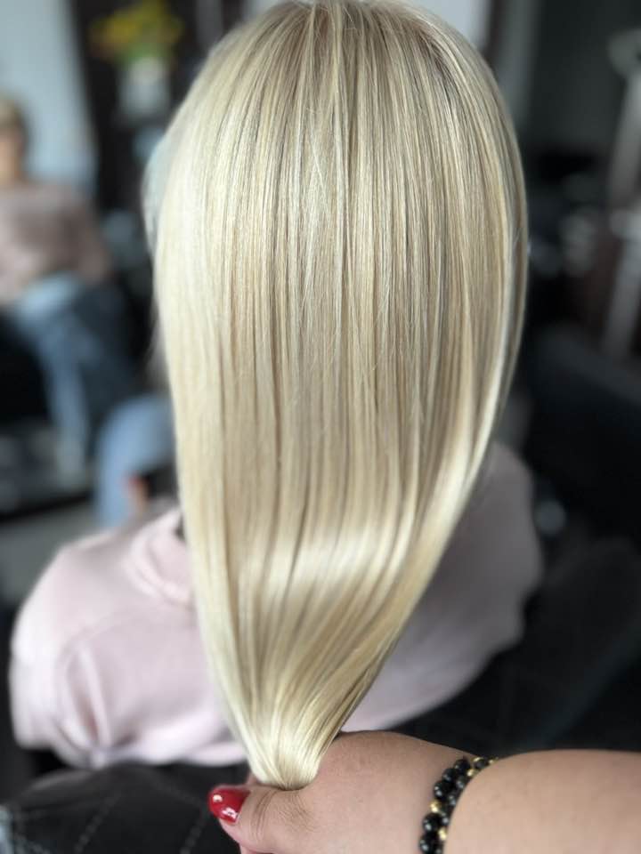 Piękny blond wykonany farbą&nbsp;rozjaśniającą.