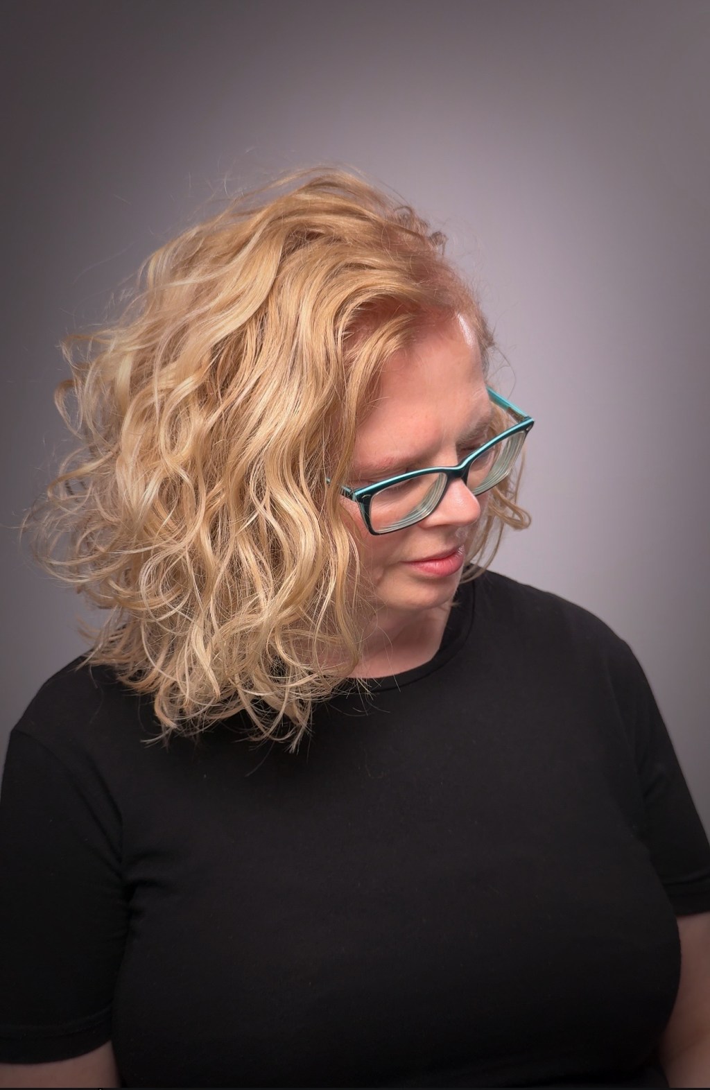 Naturalny, świetlisty blond z subtelnym wymiarem i miękkim przejściem kolorów, Fryzjer Gdynia, Salon Urody, Fryzury